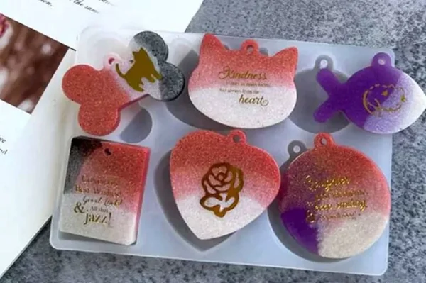 Molde de silicona llavero varios modelos gato-corazon-huesito y mas