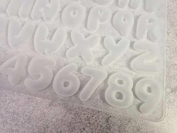 Molde de Silicona ABC y Números en Mayúscula Redondeado Reverso - Inverso para Resina Epoxi y Manualidades