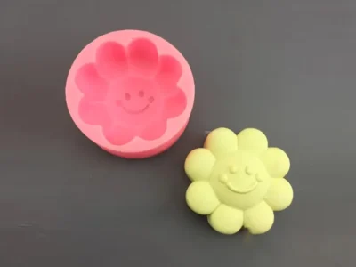 Molde silicona color rosa flor sonrientes Molde de Silicona Flor Rosa Sonriente para Velas, Yeso y Manualidades