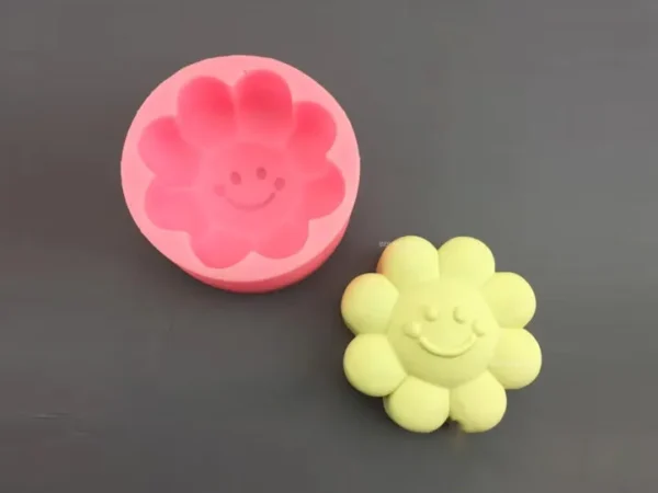 Molde de Silicona Flor Rosa Sonriente para Velas, Yeso y Manualidades