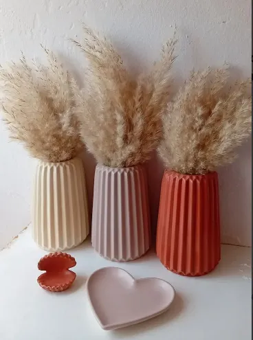 Molde de Silicona Florero Rayado Ancho para Yeso, Cemento y Resina